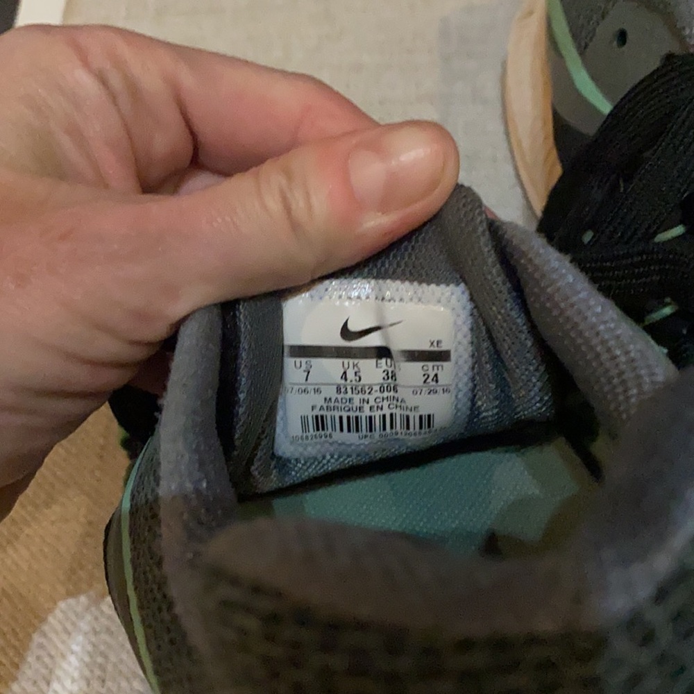 Nike - Picture 4 of 4